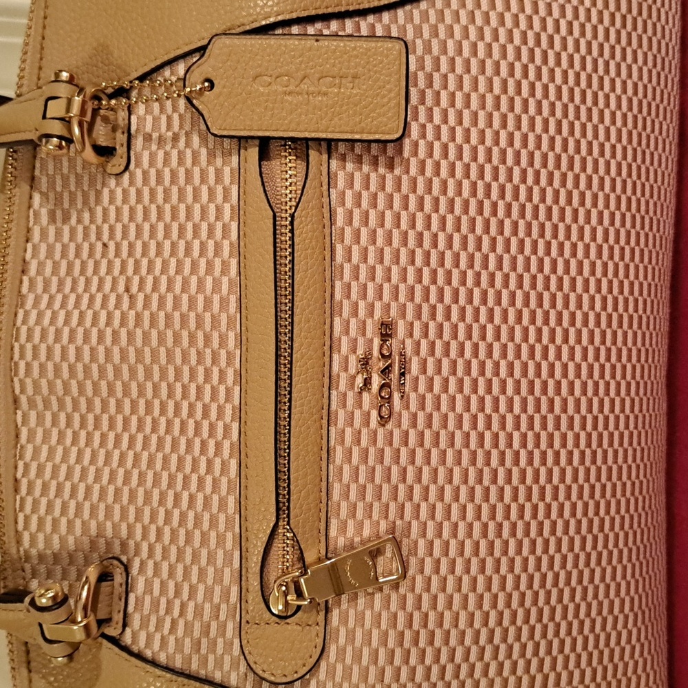 NEW Coach Prairie       Tan/Cream Satchel and Crossbody - Picture 4 of 15